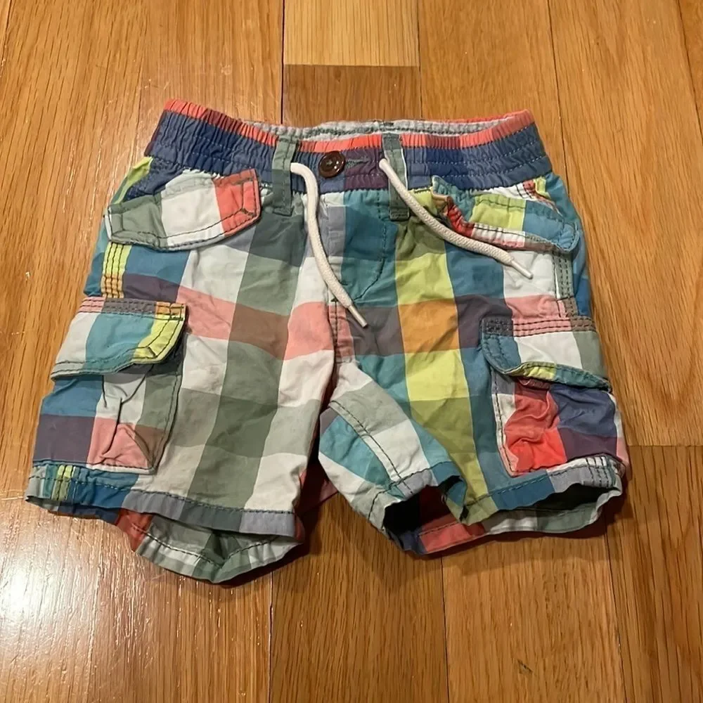 6-12 m shorts good condition Gap